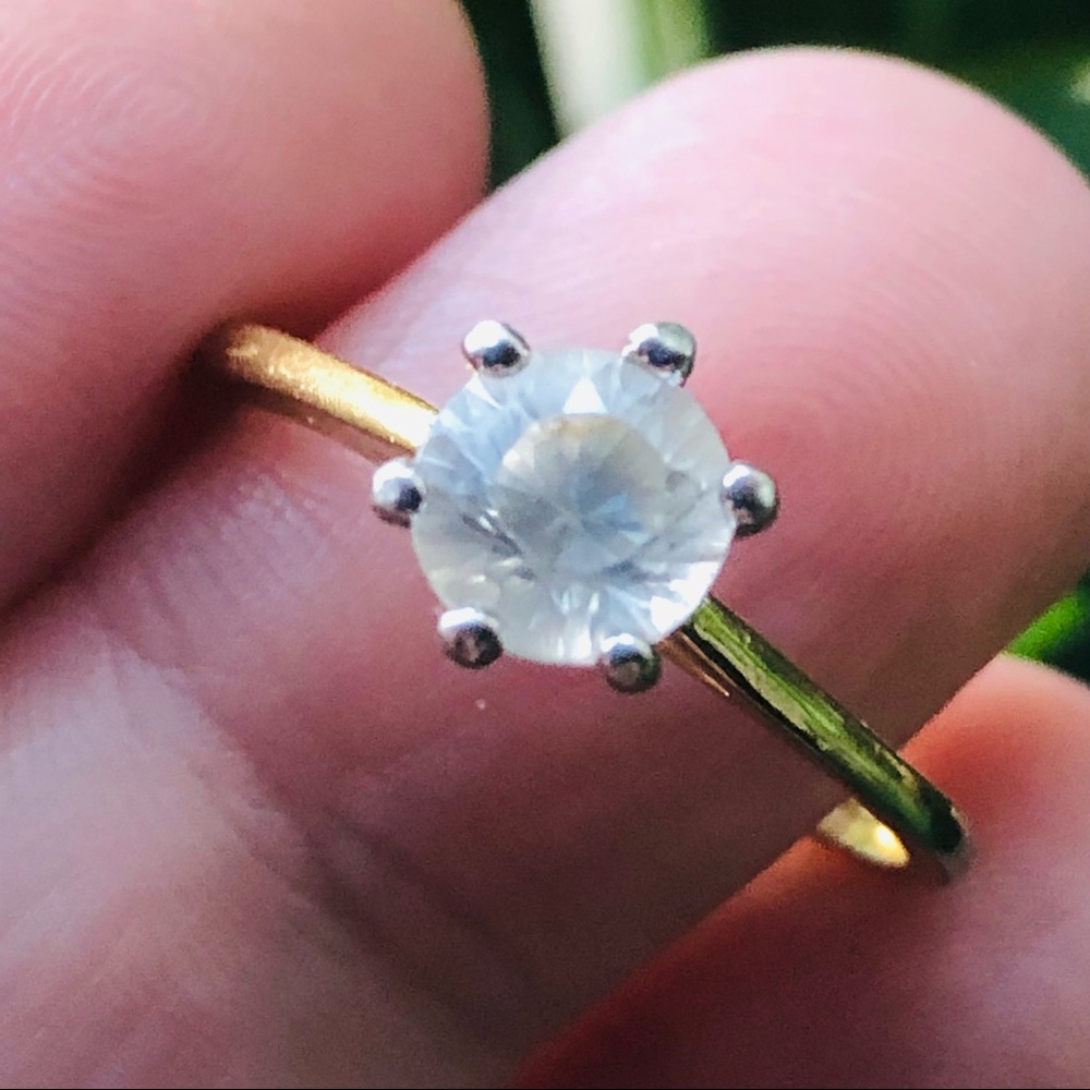 Vintage 80s prong set round cz gold plated band ring 9